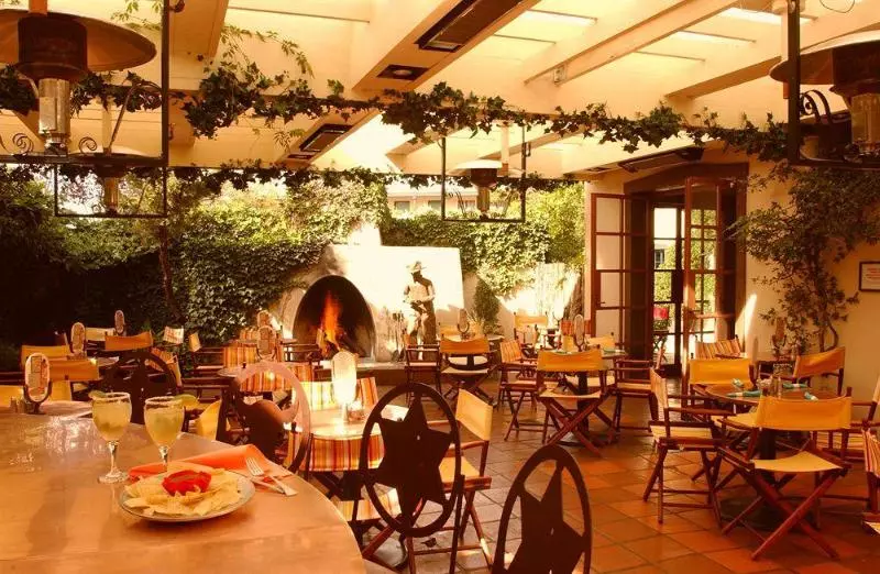 Отель Inn Of The Governors