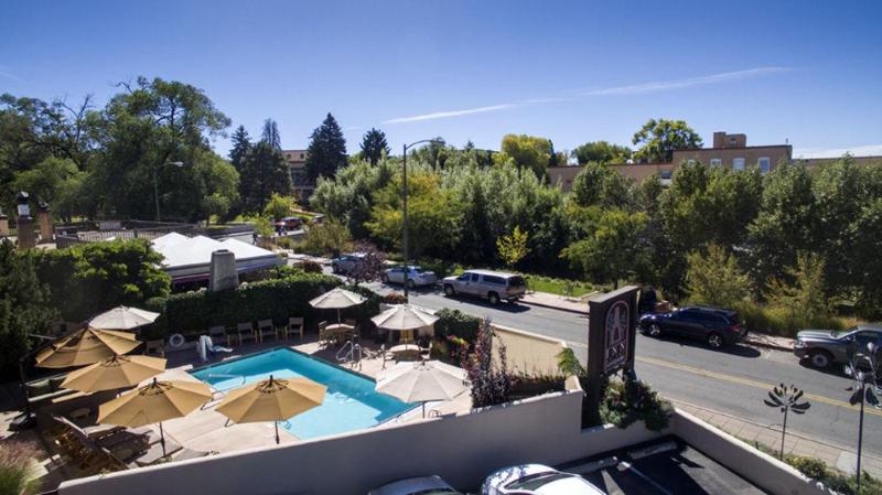 هتل Inn Of The Governors