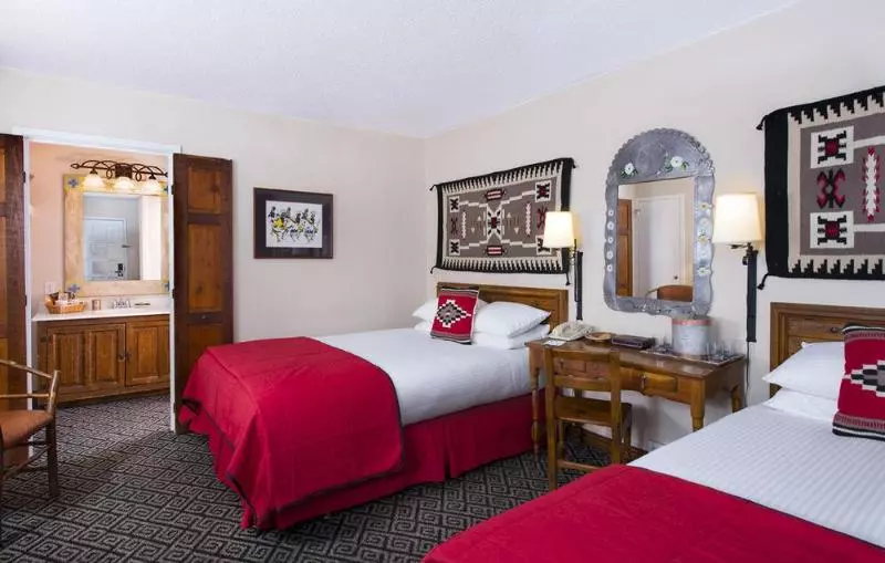 Отель Inn Of The Governors