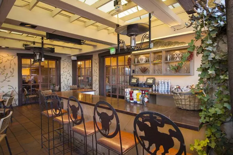 Отель Inn Of The Governors