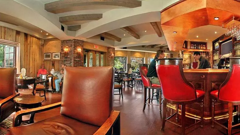 Отель Inn Of The Governors