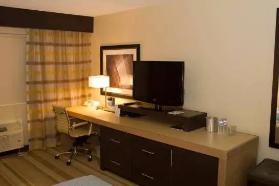 Отель Wyndham Garden Huntsville Airport