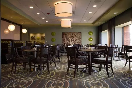 Отель Wyndham Garden Huntsville Airport