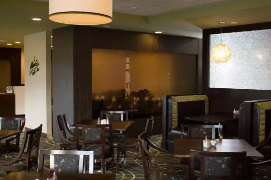 Отель Wyndham Garden Huntsville Airport