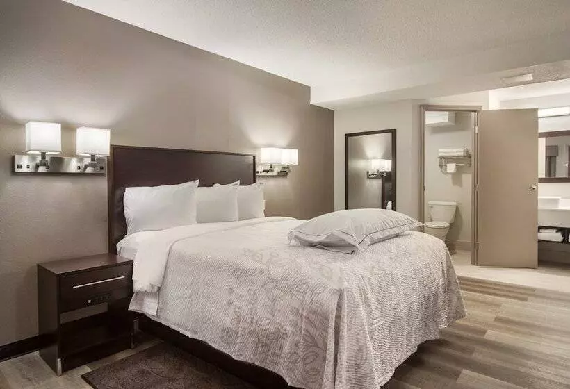 فندق Red Roof Inn Plus & Suites Erie