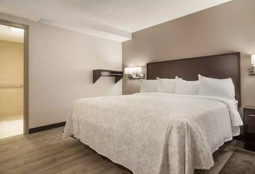 فندق Red Roof Inn Plus & Suites Erie