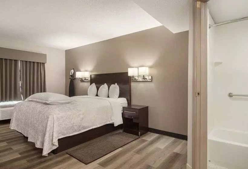 فندق Red Roof Inn Plus & Suites Erie