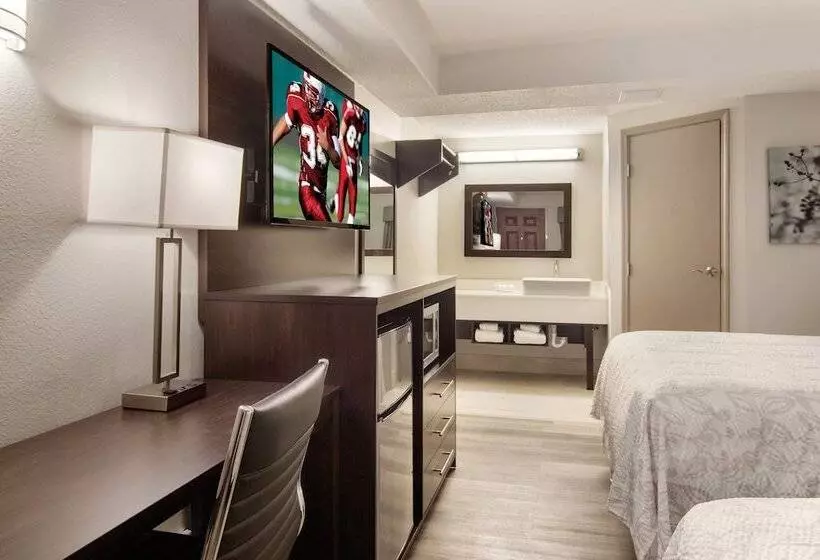 فندق Red Roof Inn Plus & Suites Erie