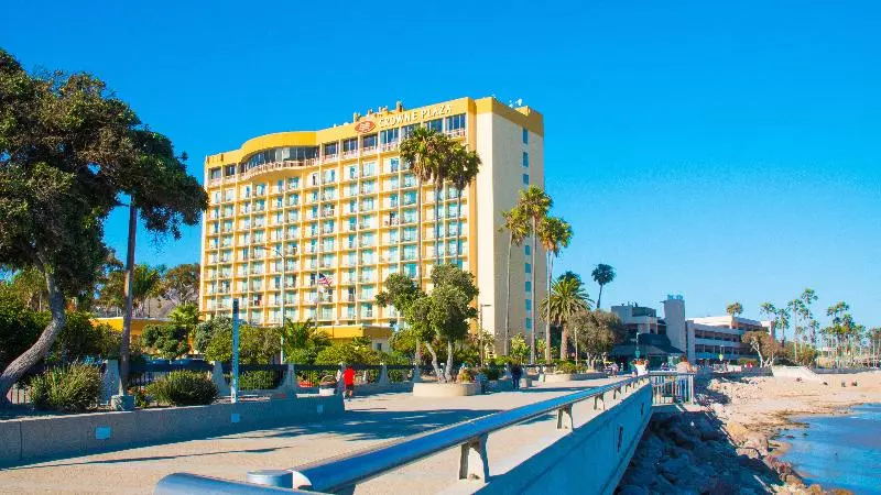 אתר נופש Crowne Plaza Ventura Beach, An Ihg