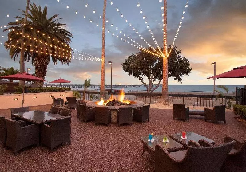 אתר נופש Crowne Plaza Ventura Beach, An Ihg