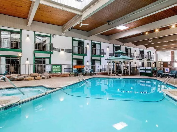 منتجع Quality Inn On Lake Placid Lake Placid