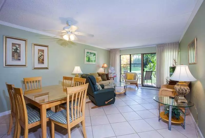 Отель Kihei Akahi Condos