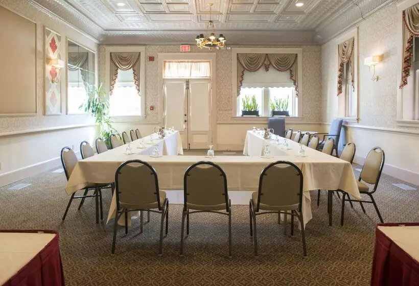 ホテル Kings Courtyard Inn