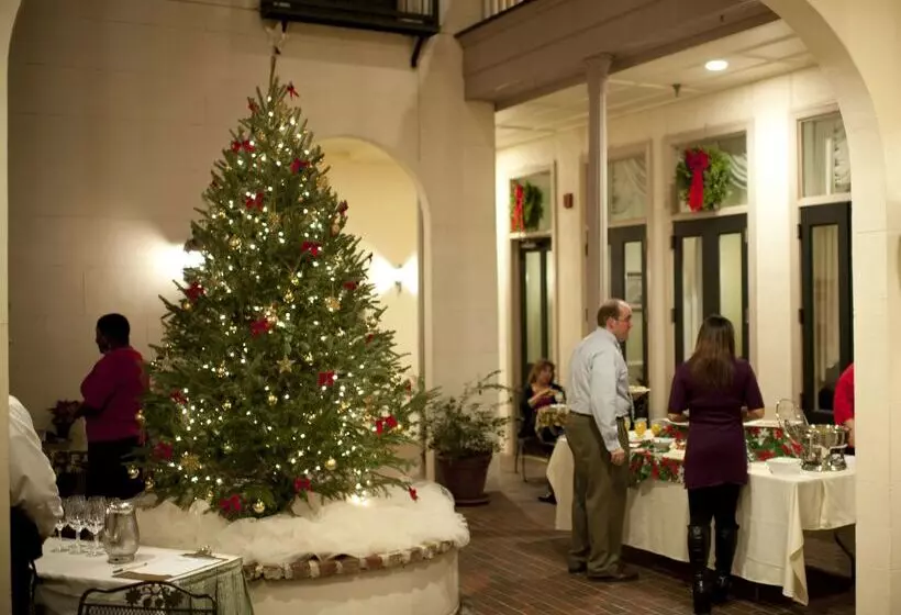 ホテル Kings Courtyard Inn