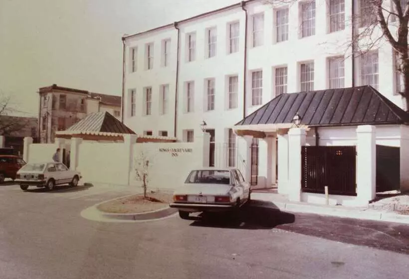 ホテル Kings Courtyard Inn