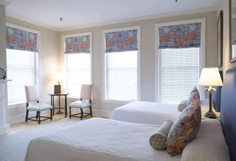 ホテル Kings Courtyard Inn