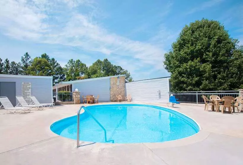 בית מלון כפרי Knights Inn Augusta