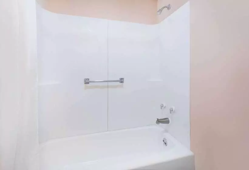 בית מלון כפרי Knights Inn Augusta