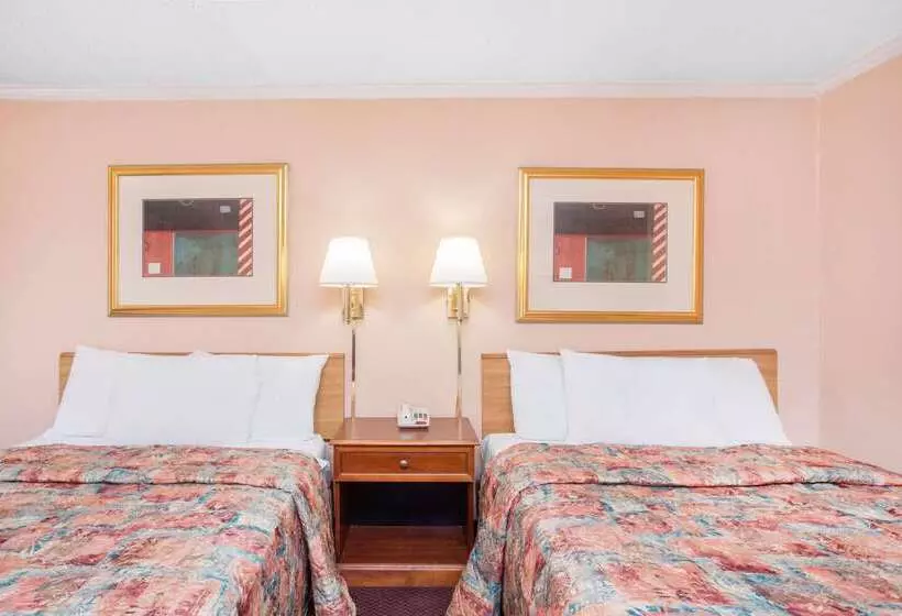 בית מלון כפרי Knights Inn Augusta