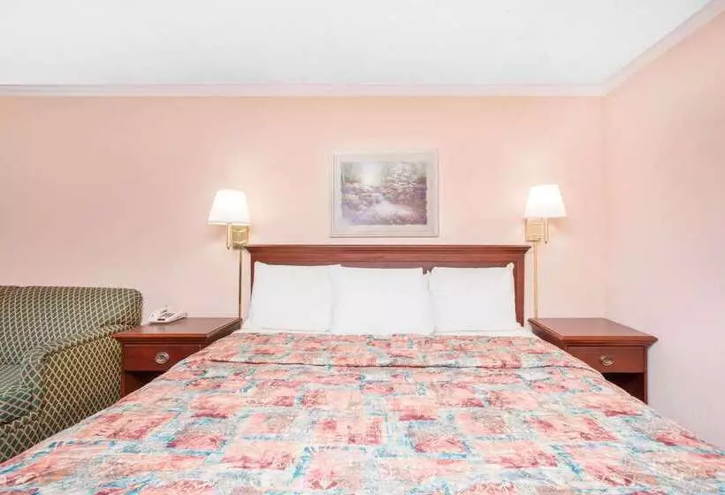 בית מלון כפרי Knights Inn Augusta