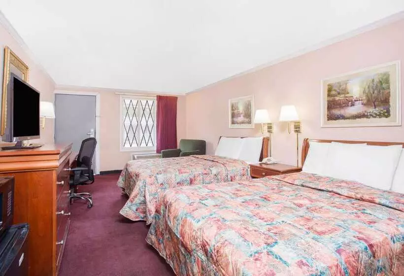 בית מלון כפרי Knights Inn Augusta