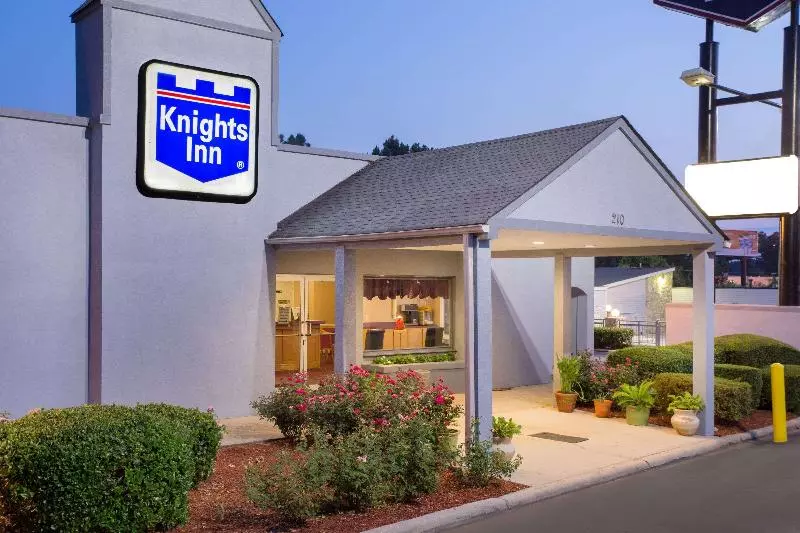 בית מלון כפרי Knights Inn Augusta
