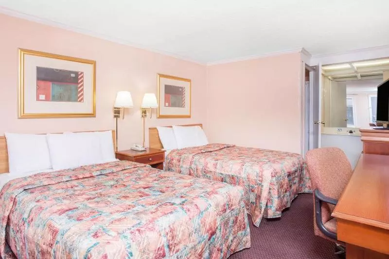 בית מלון כפרי Knights Inn Augusta