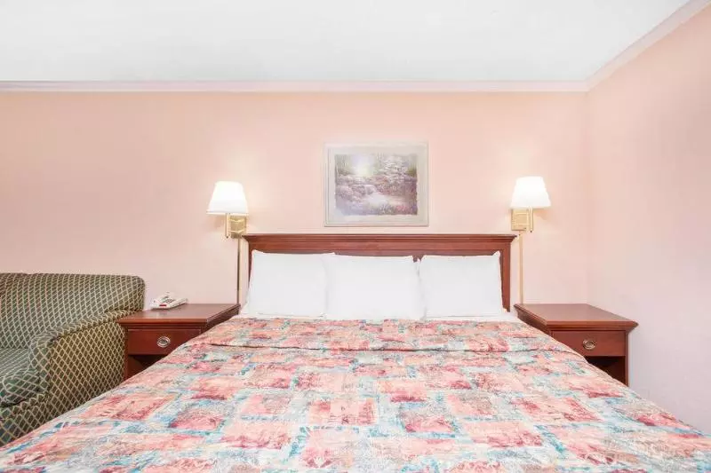 בית מלון כפרי Knights Inn Augusta