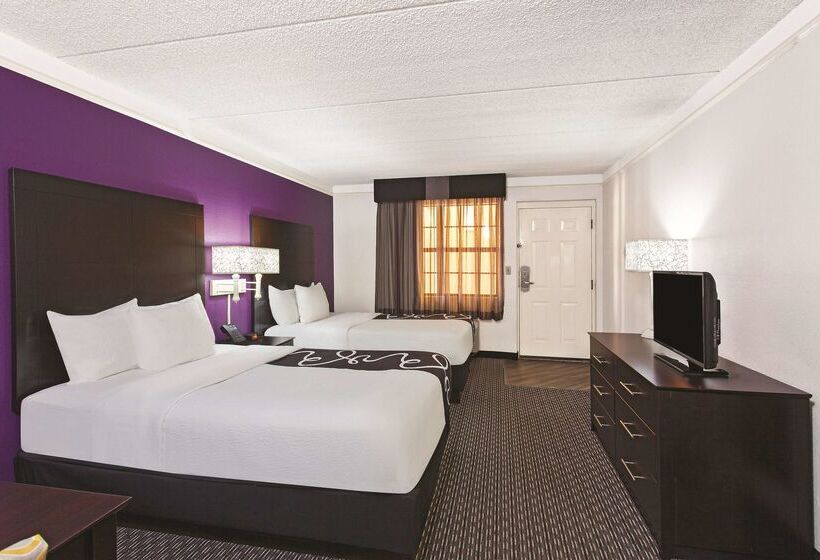 هتل La Quinta Inn By Wyndham Fresno Yosemite