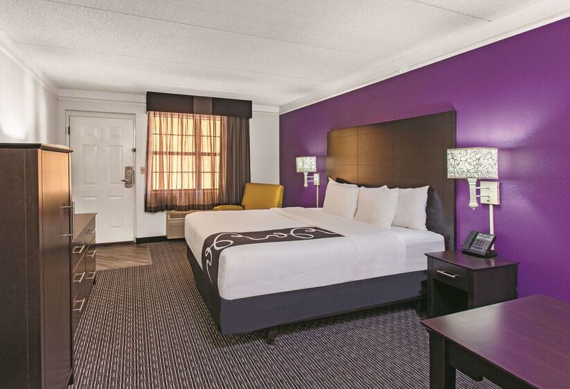 هتل La Quinta Inn By Wyndham Fresno Yosemite