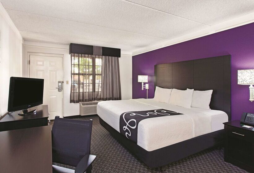 هتل La Quinta Inn By Wyndham Fresno Yosemite