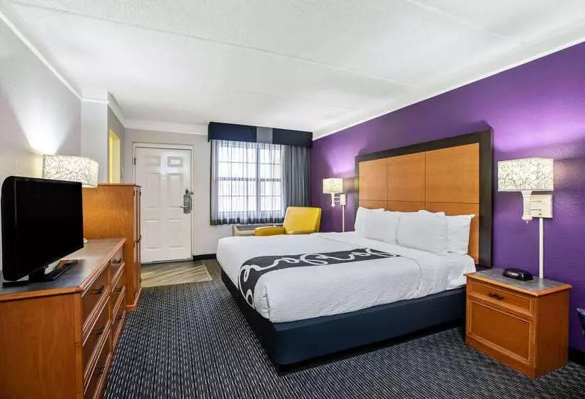 בית מלון כפרי La Quinta Inn By Wyndham Sacramento North