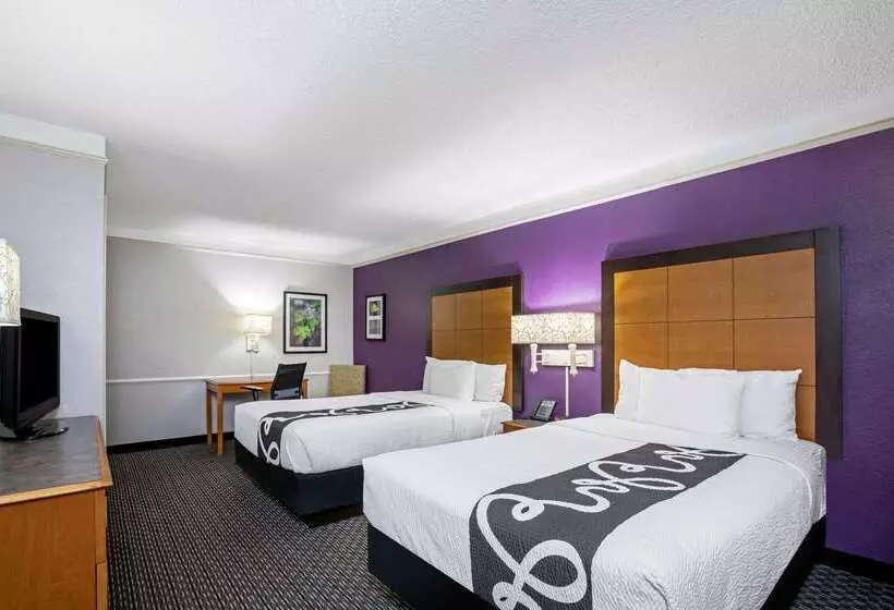 בית מלון כפרי La Quinta Inn By Wyndham Sacramento North