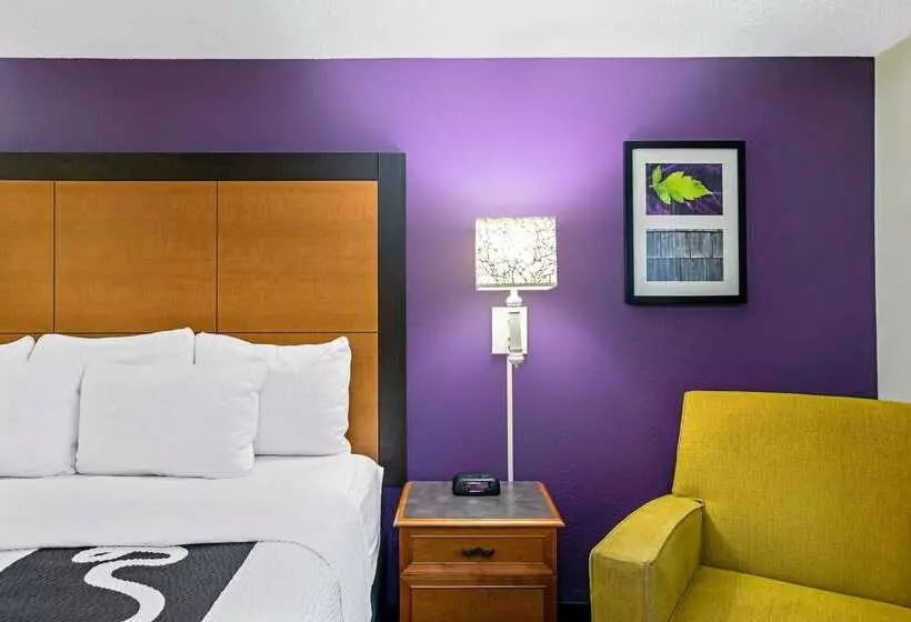 בית מלון כפרי La Quinta Inn By Wyndham Sacramento North