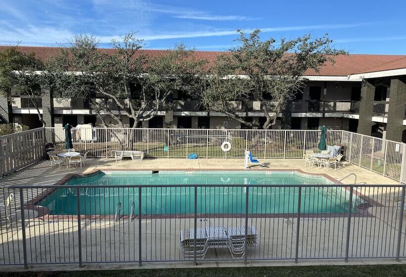 هتل La Quinta Inn By Wyndham Tyler