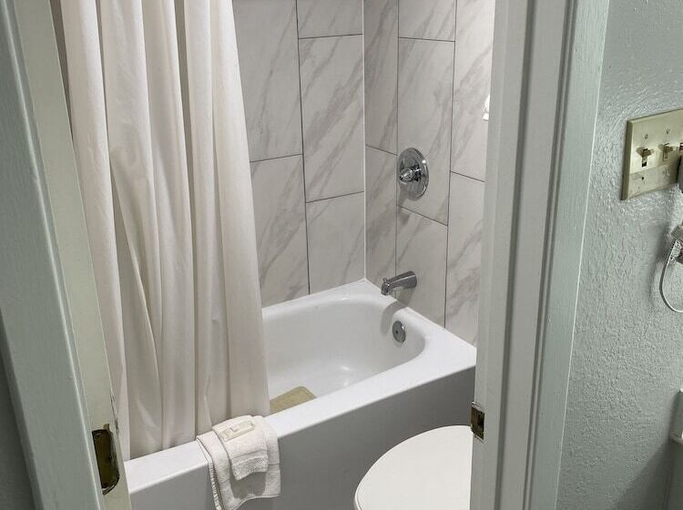 هتل La Quinta Inn By Wyndham Tyler