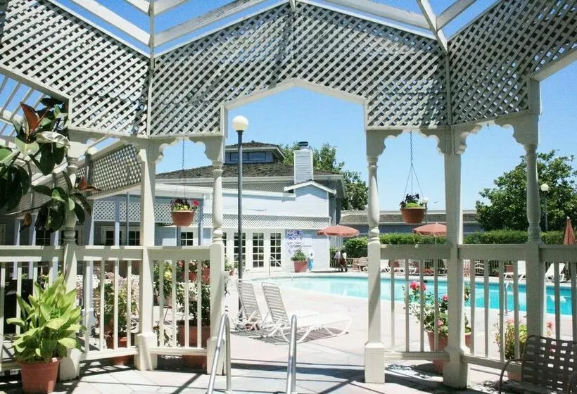 فندق Mariani's Inn