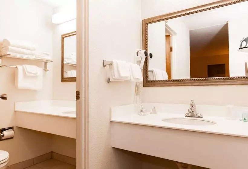 فندق Quality Inn