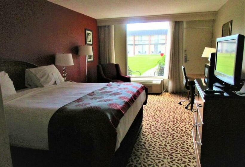 Hotel Ramada Plaza & Conf Center By Wyndham Fort Wayne