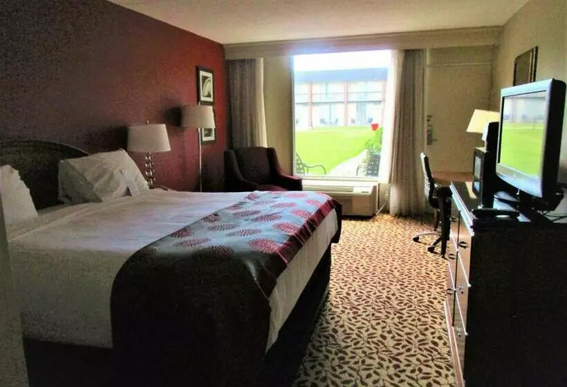 호텔 Ramada Plaza & Conf Center By Wyndham Fort Wayne