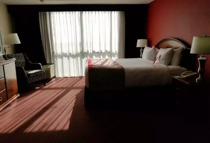 호텔 Ramada Plaza & Conf Center By Wyndham Fort Wayne