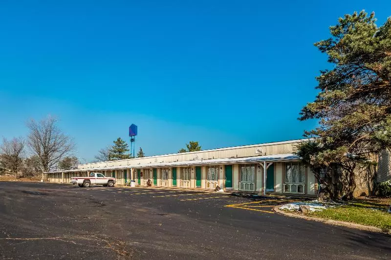 호텔 Travelodge by Wyndham Wadsworth