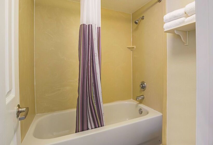 هتل Wingate By Wyndham Galveston East Beach