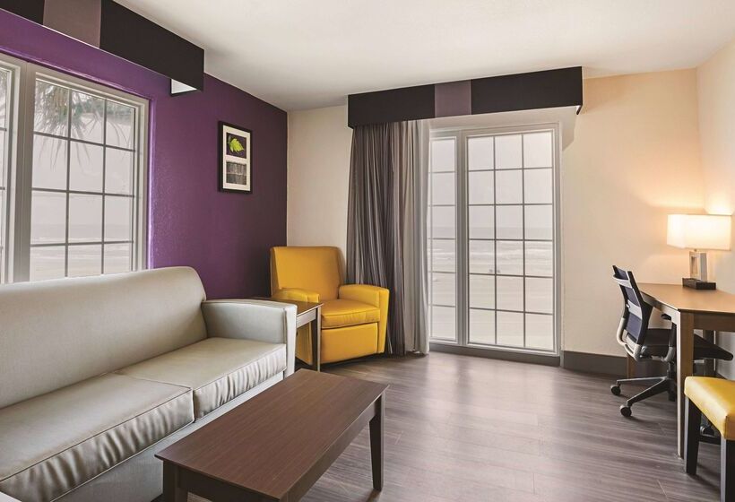 هتل Wingate By Wyndham Galveston East Beach