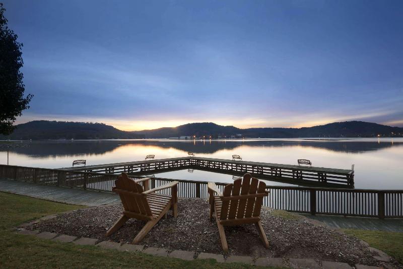호텔 Wyndham Garden Lake Guntersville
