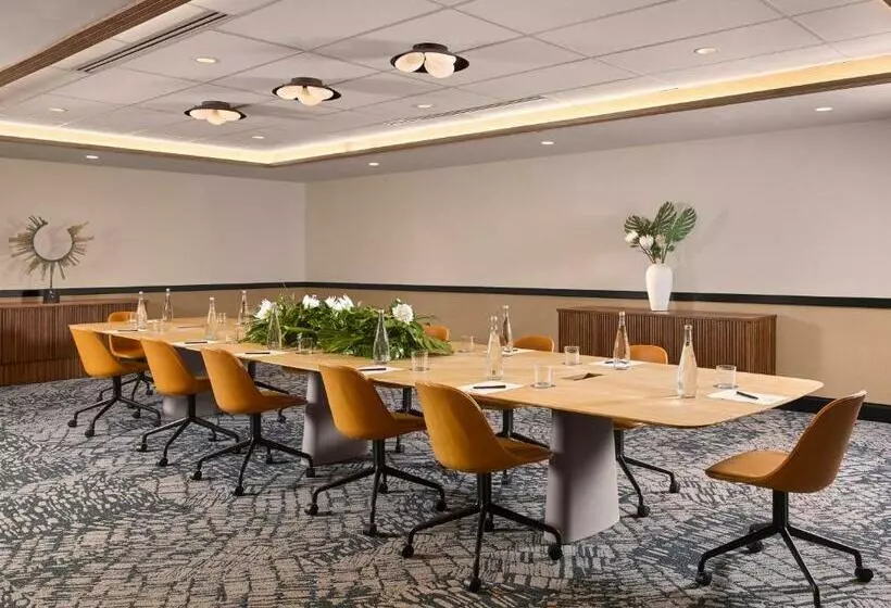 Mayfair House Hotel & Garden