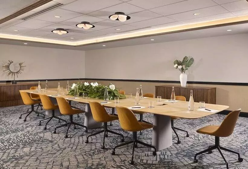 Mayfair House Hotel & Garden