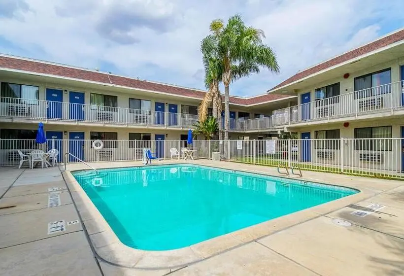 Motel 6 Bakersfield, Ca Airport