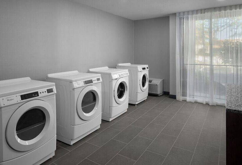 ホテル Courtyard San Jose Airport