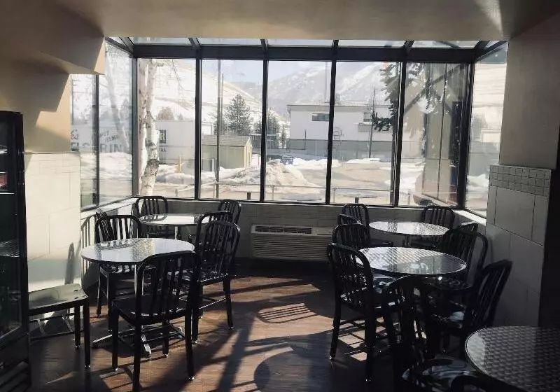 هتل Days Inn And Suites By Wyndham Downtown Missoulauniversity